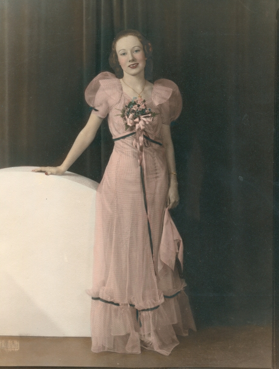 1939 Studio Portrait Fran 1, 25 yoa.jpg