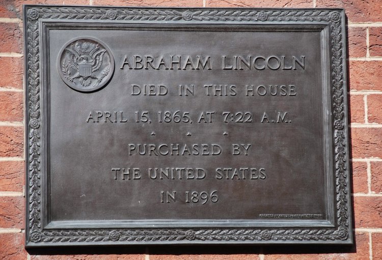 492 DC - Lincoln Died Here.jpg